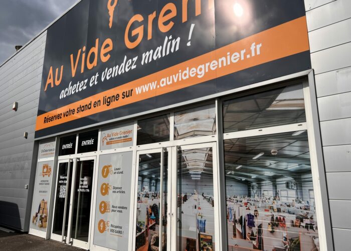 Enseigne AU VIDE GRENIER