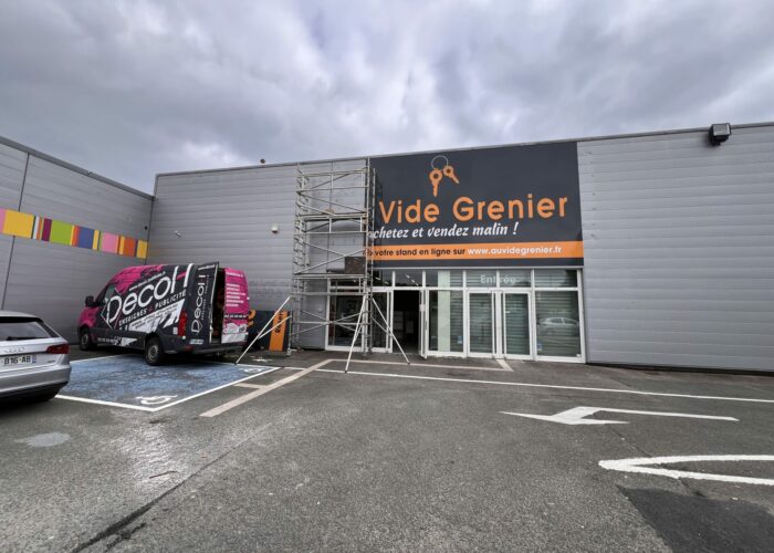 Enseigne AU VIDE GRENIER