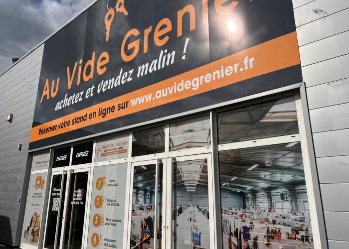Enseigne AU VIDE GRENIER