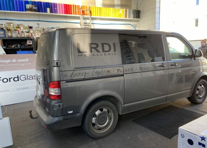 Vehicule LRDI METALLERIE